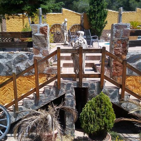 Hostal Sierra De Баса Екстериор снимка