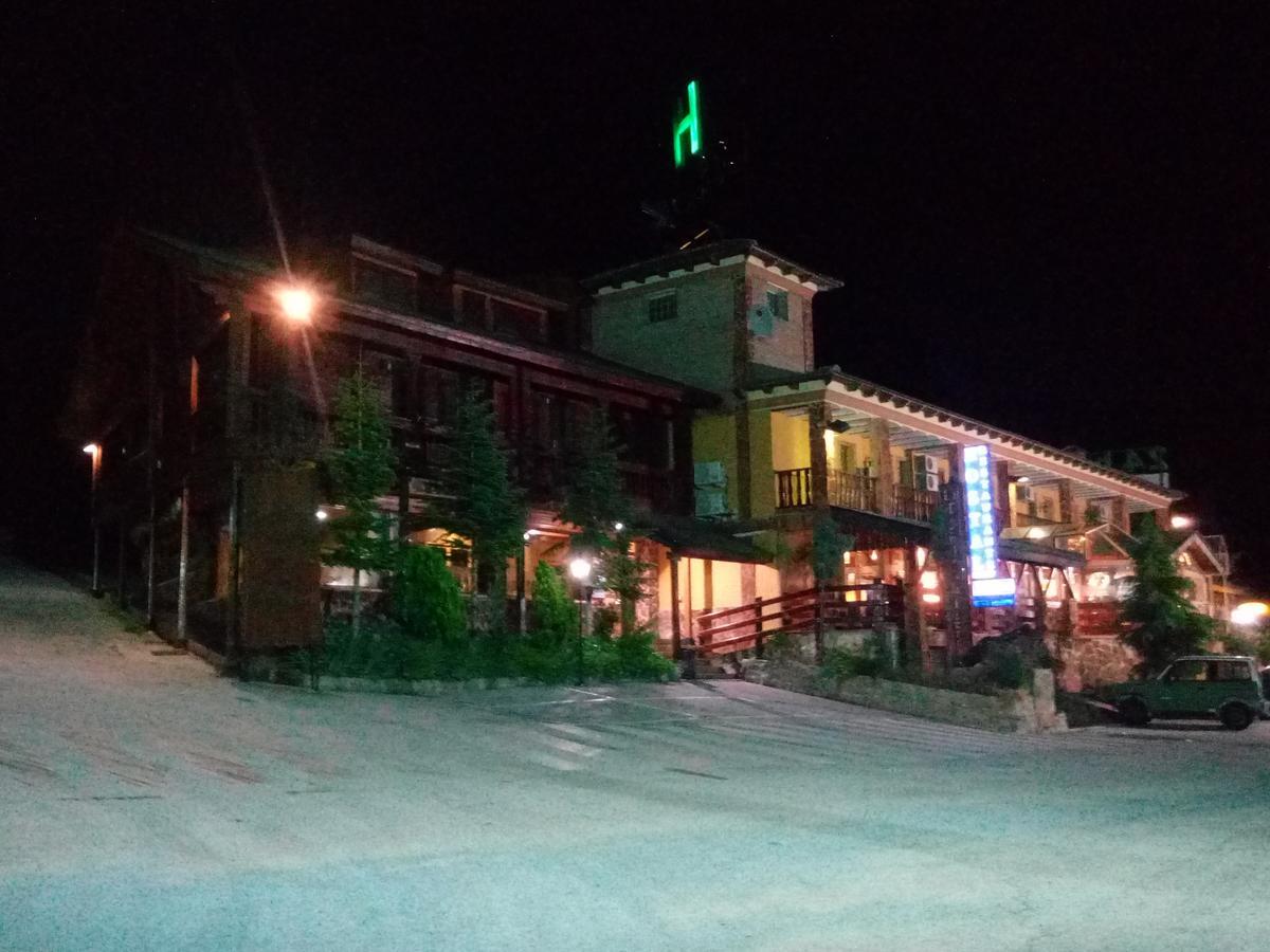 Hostal Sierra De Баса Екстериор снимка