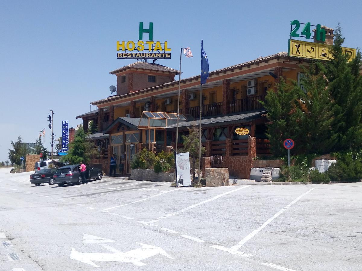 Hostal Sierra De Баса Екстериор снимка