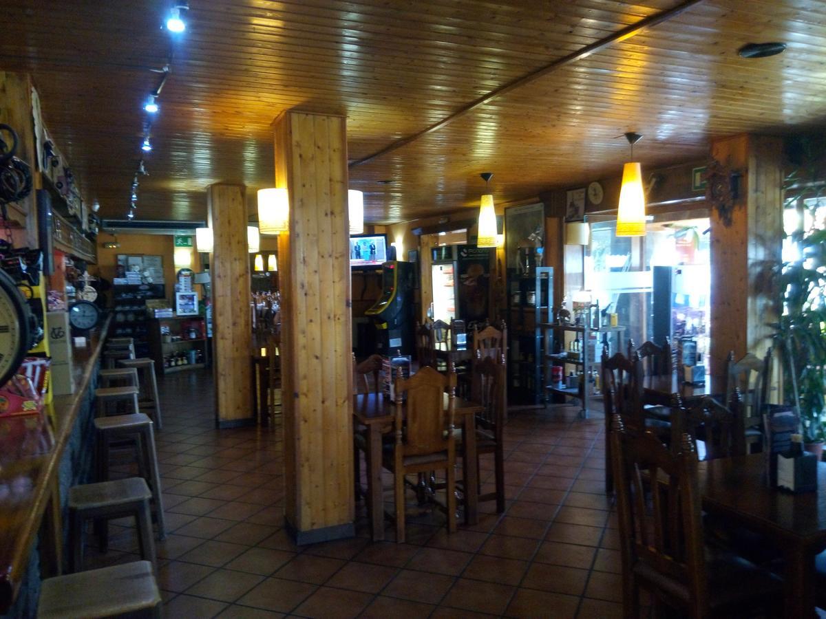 Hostal Sierra De Баса Екстериор снимка