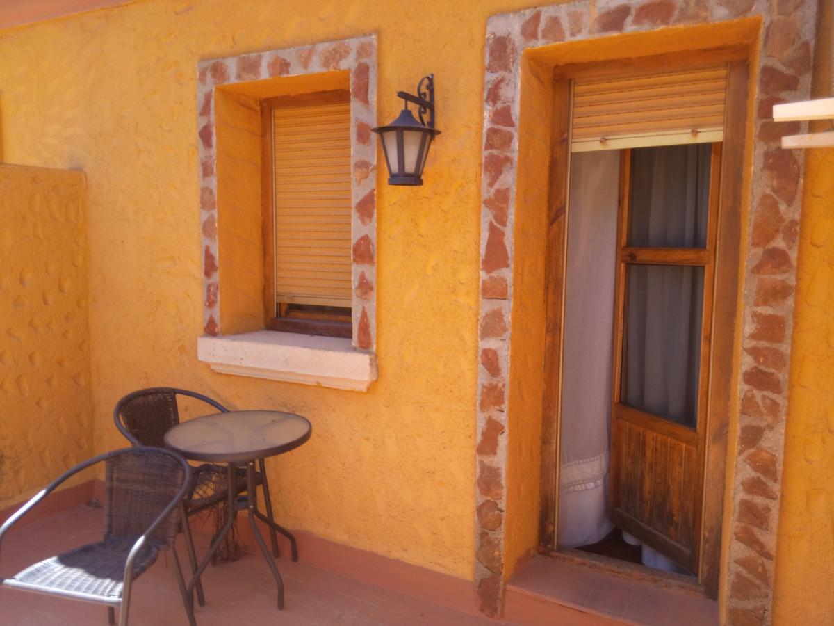 Hostal Sierra De Баса Екстериор снимка