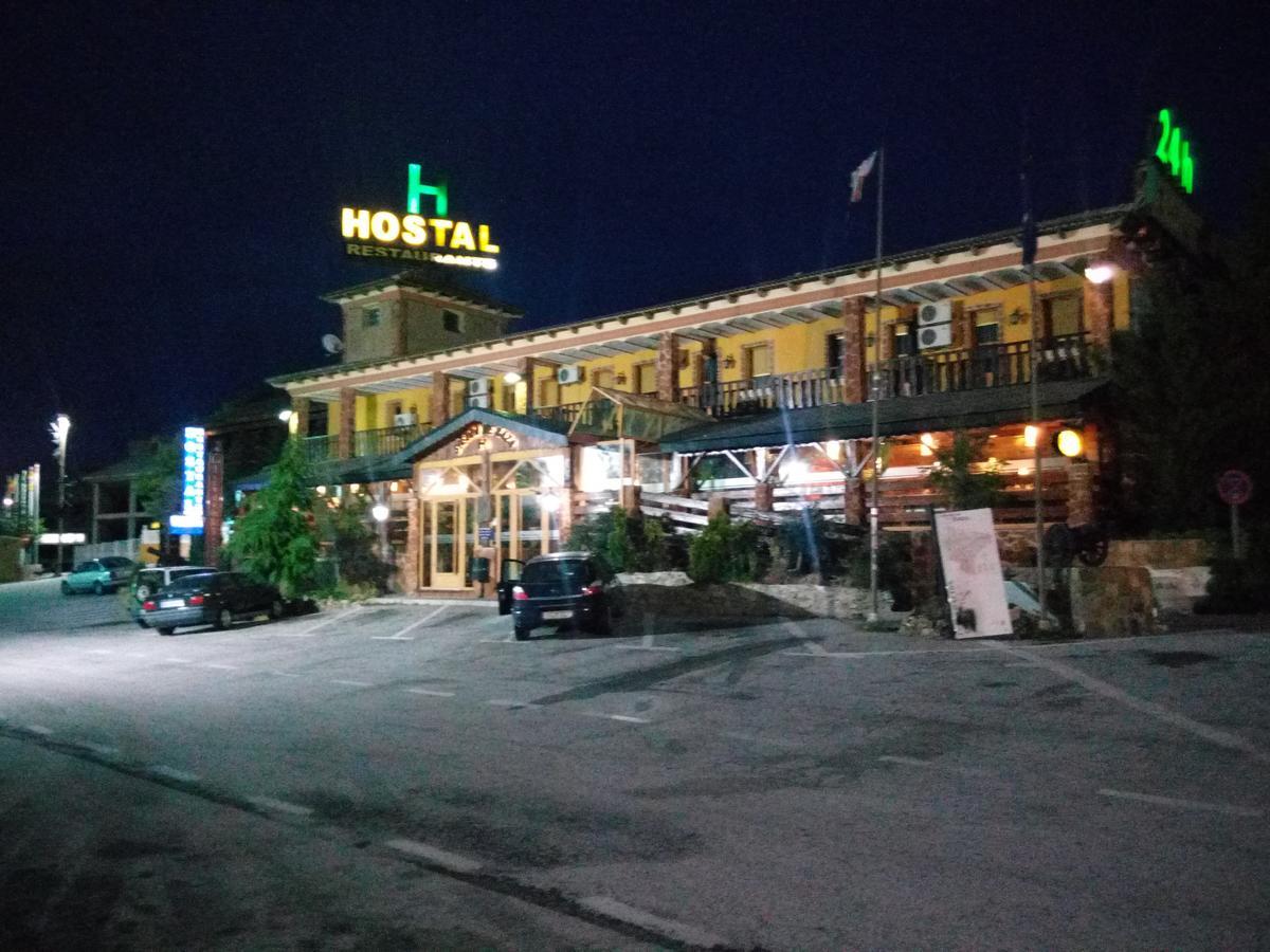 Hostal Sierra De Баса Екстериор снимка
