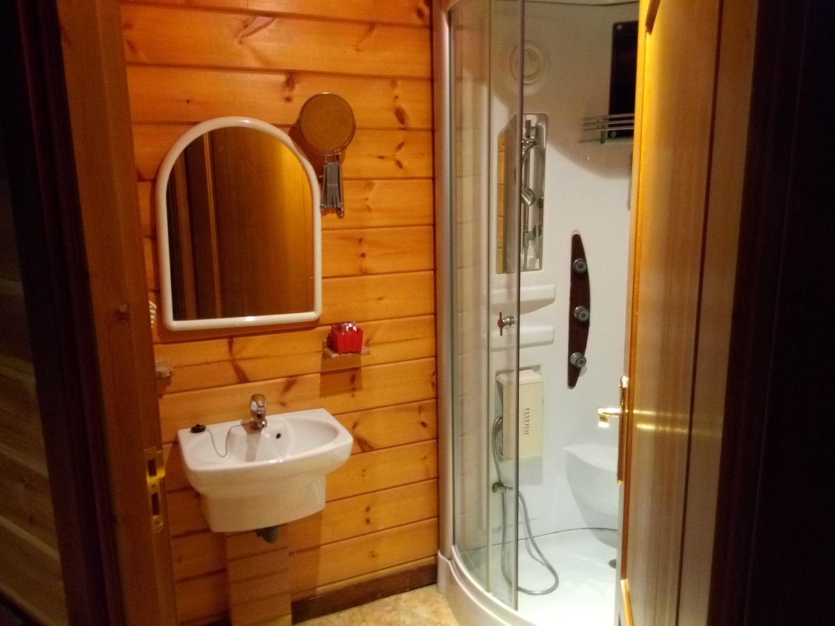Hostal Sierra De Баса Екстериор снимка