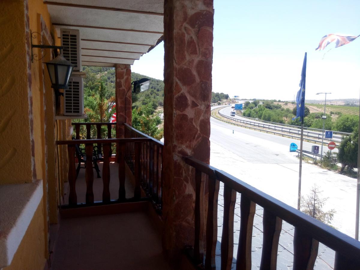 Hostal Sierra De Баса Екстериор снимка