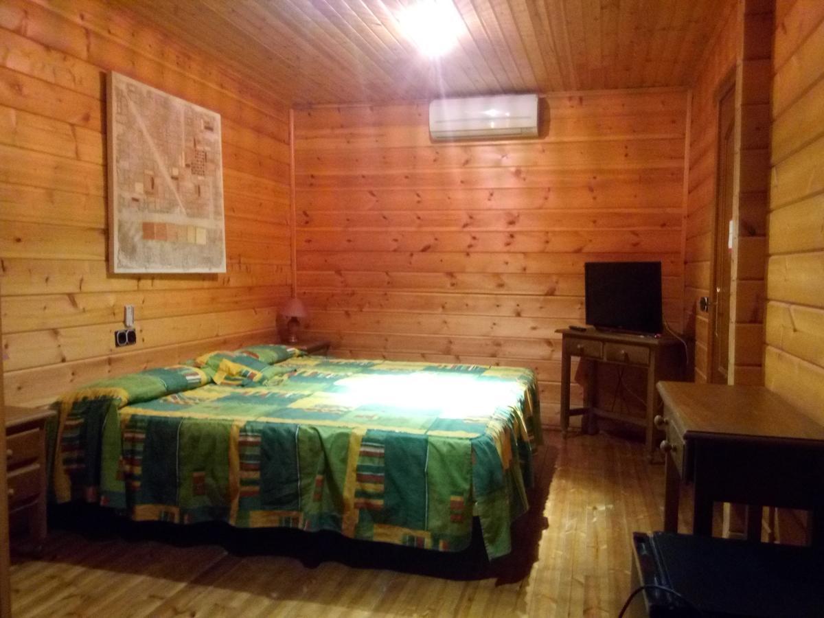Hostal Sierra De Баса Екстериор снимка