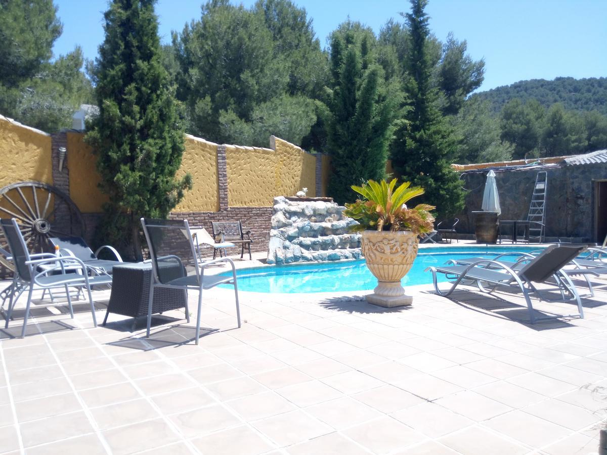 Hostal Sierra De Баса Екстериор снимка